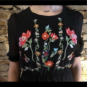 Embroidered black dress Size M